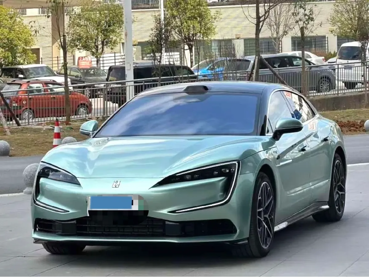 2025 YangWang U7 2.0T 245HP H4 E-CVT PHEV,autocango,china used car exporter,china ev exporter,chinese used car exporter,chinese used ev exporter