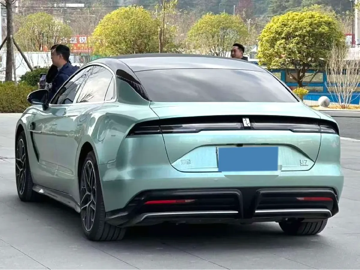 2025 YangWang U7 2.0T 245HP H4 E-CVT PHEV,autocango,china used car exporter,china ev exporter,chinese used car exporter,chinese used ev exporter