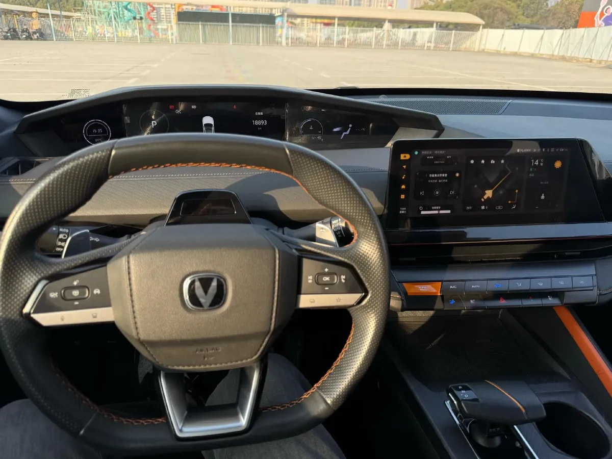 2022 ChangAn UNI-V 1.5T 188HP L4 7DCT,autocango,china used car exporter,china ev exporter,chinese used car exporter,chinese used ev exporter