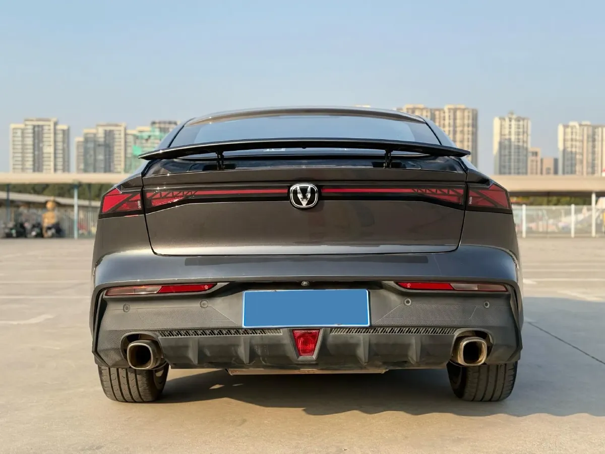 2022 ChangAn UNI-V 1.5T 188HP L4 7DCT,autocango,china used car exporter,china ev exporter,chinese used car exporter,chinese used ev exporter