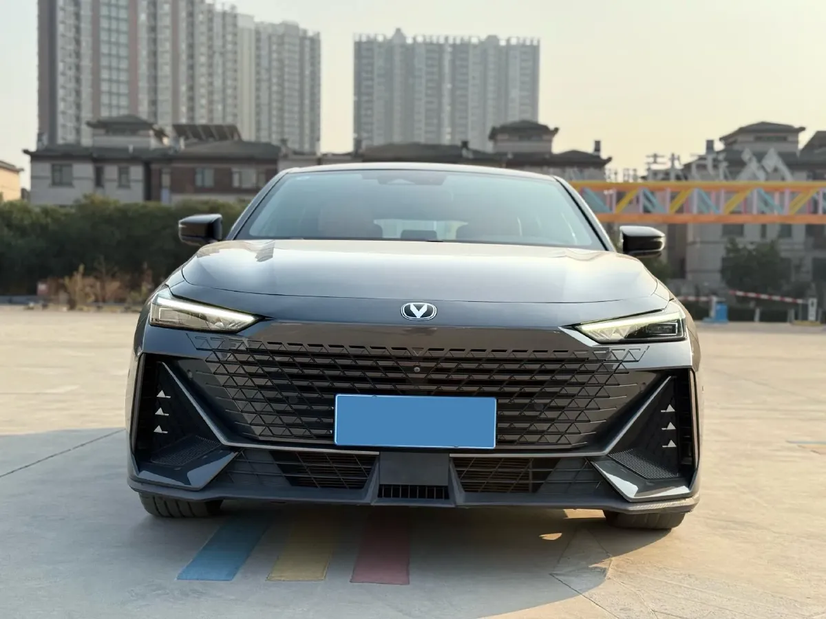 2022 ChangAn UNI-V 1.5T 188HP L4 7DCT,autocango,china used car exporter,china ev exporter,chinese used car exporter,chinese used ev exporter
