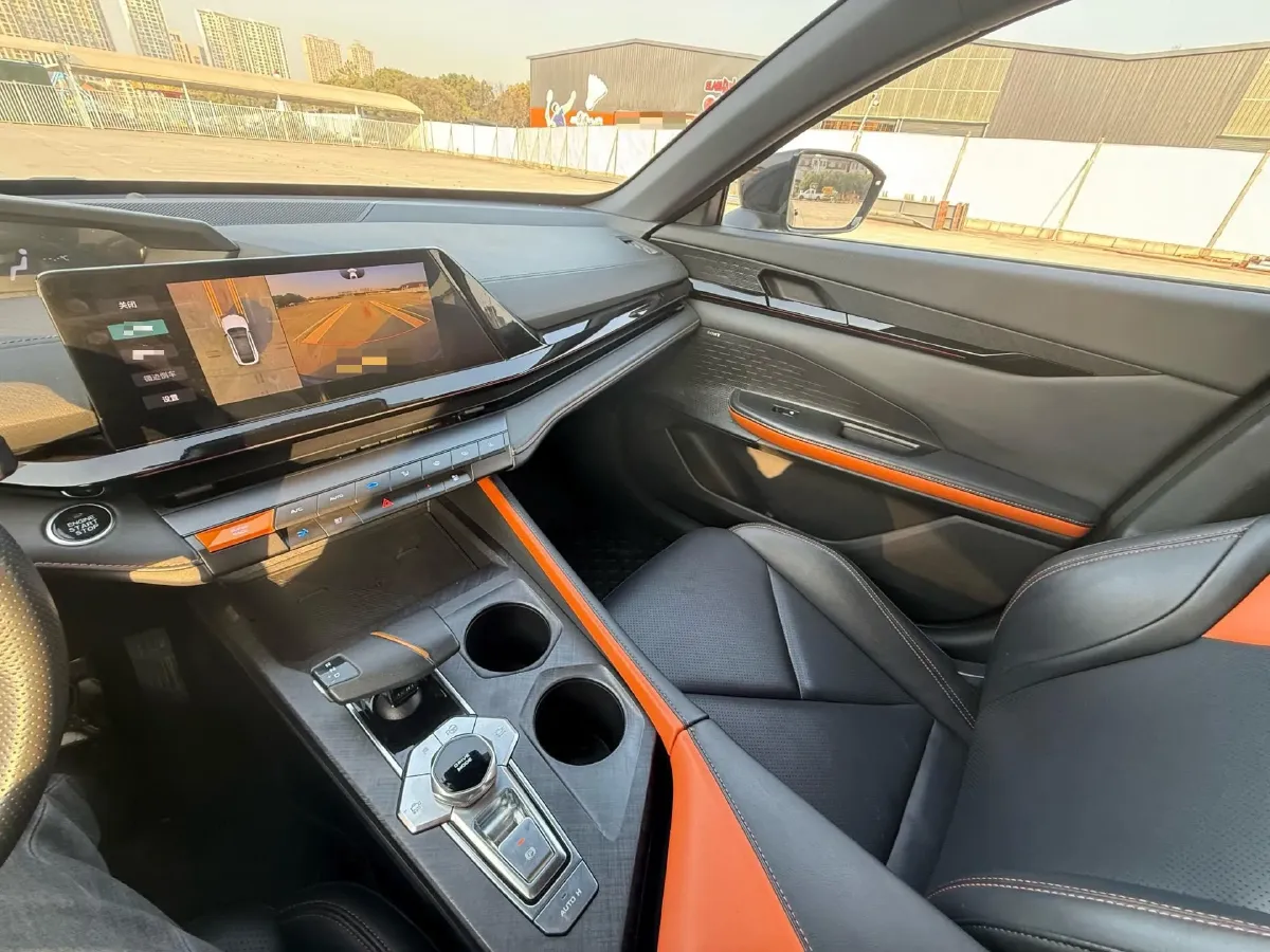 2022 ChangAn UNI-V 1.5T 188HP L4 7DCT,autocango,china used car exporter,china ev exporter,chinese used car exporter,chinese used ev exporter