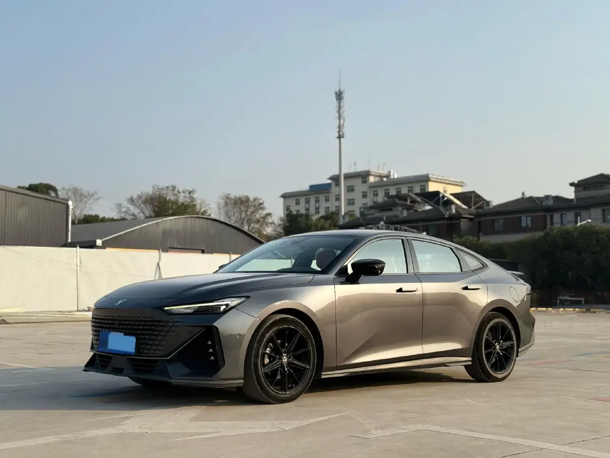 2022 ChangAn UNI-V 1.5T 188HP L4 7DCT