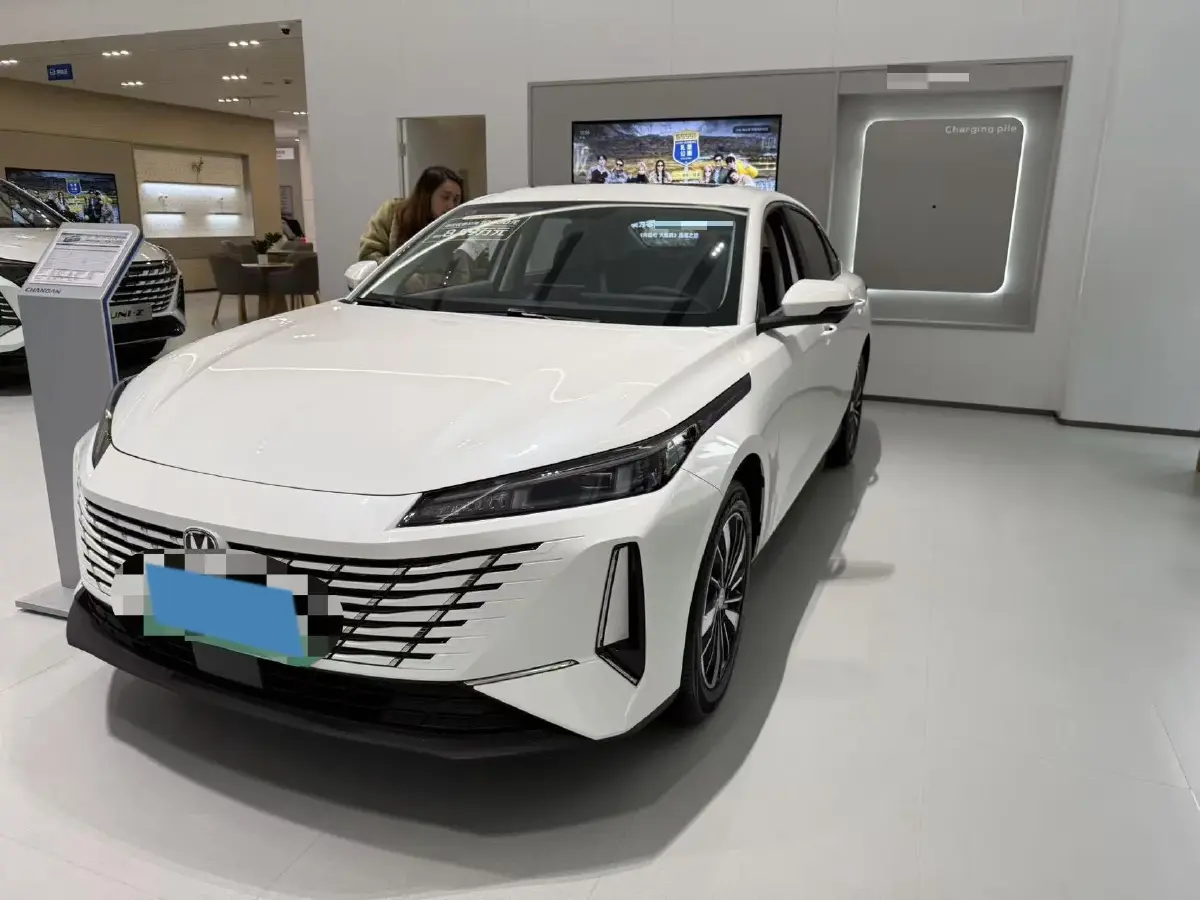 2025 ChangAn EadoPHEV 1.5L 98HP L4 E-CVT PHEV