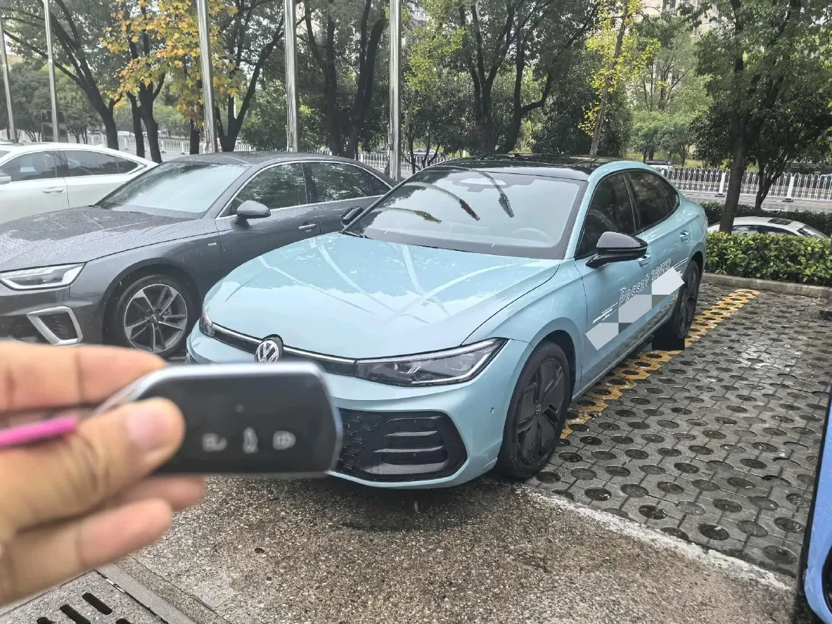 2025 Volkswagen Passat 2.0T 220HP L4 7DCT,autocango,china used car exporter,china ev exporter,chinese used car exporter,chinese used ev exporter