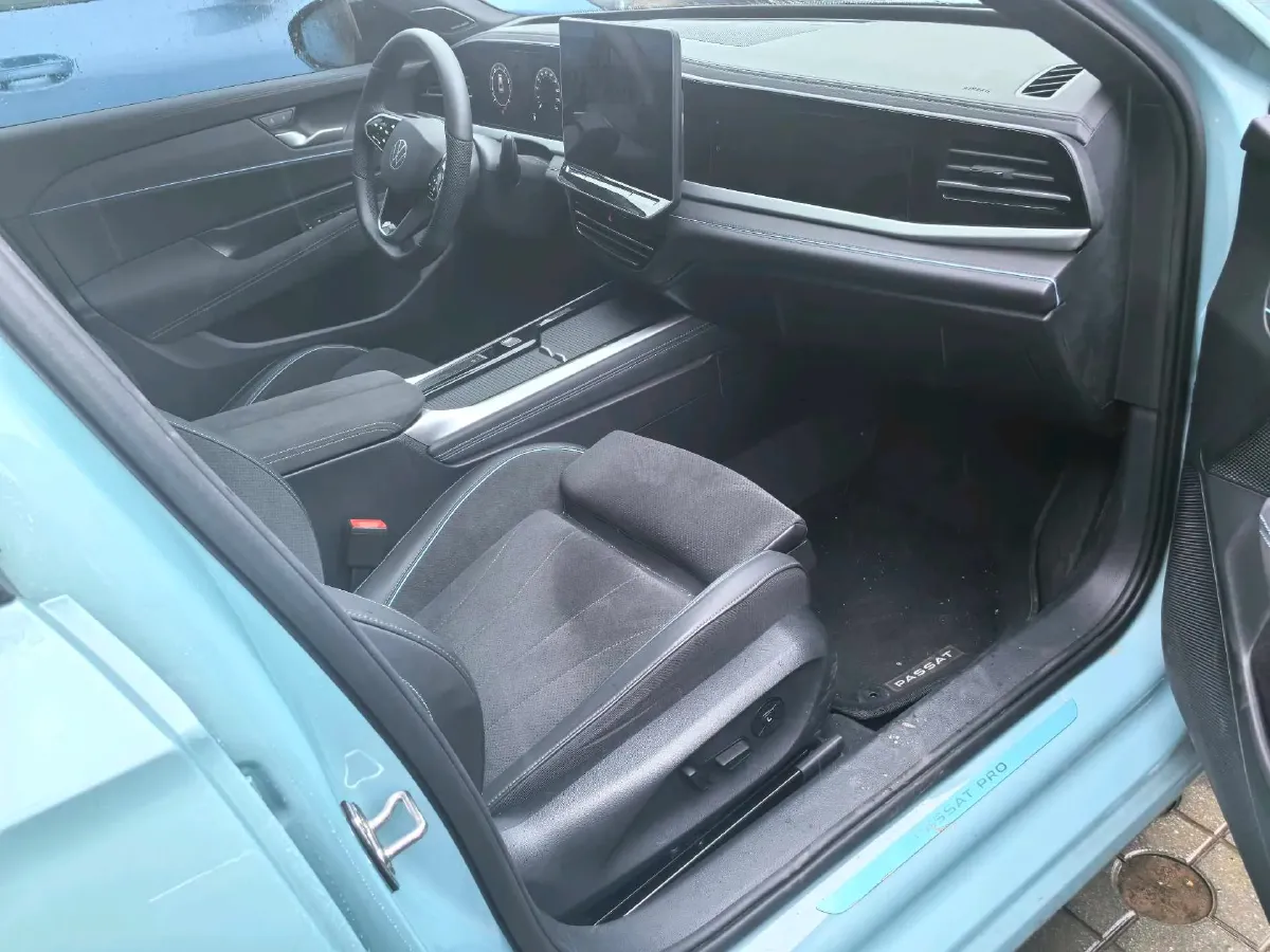 2025 Volkswagen Passat 2.0T 220HP L4 7DCT,autocango,china used car exporter,china ev exporter,chinese used car exporter,chinese used ev exporter