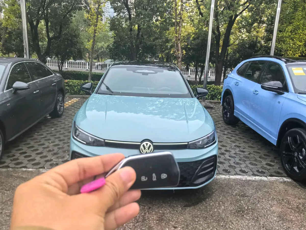 2025 Volkswagen Passat 2.0T 220HP L4 7DCT,autocango,china used car exporter,china ev exporter,chinese used car exporter,chinese used ev exporter