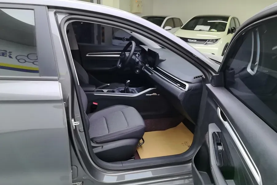 2025 Geely Emgrand 1.5L 127HP L4 5MT,autocango,china used car exporter,china ev exporter,chinese used car exporter,chinese used ev exporter