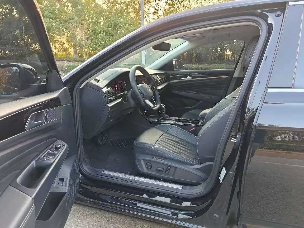 2023 Volkswagen Passat 2.0T 186HP L4 7DCT,autocango,china used car exporter,china ev exporter,chinese used car exporter,chinese used ev exporter
