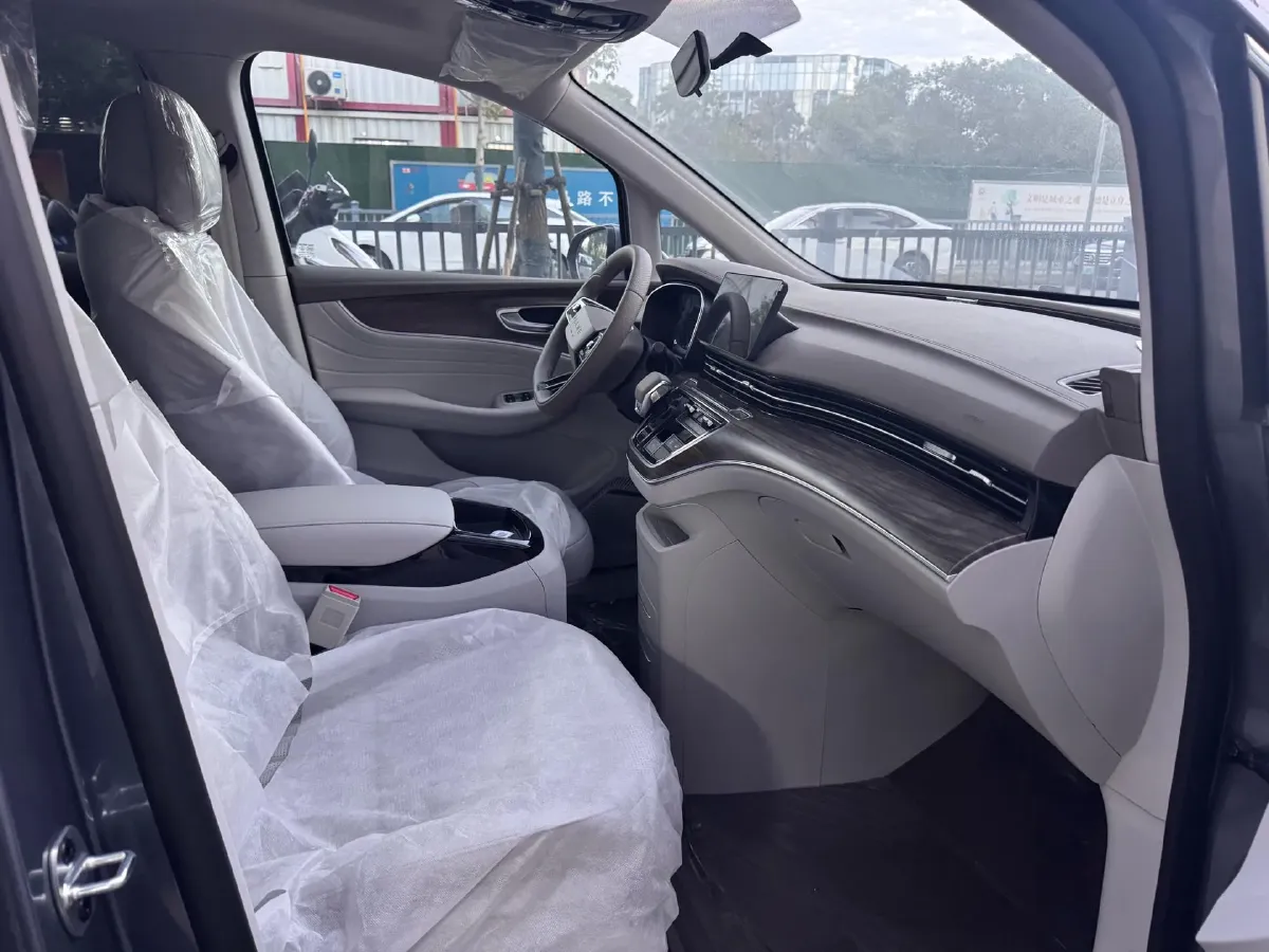 2022 Roewe iMAX8 BEV 90KWH,autocango,china used car exporter,china ev exporter,chinese used car exporter,chinese used ev exporter