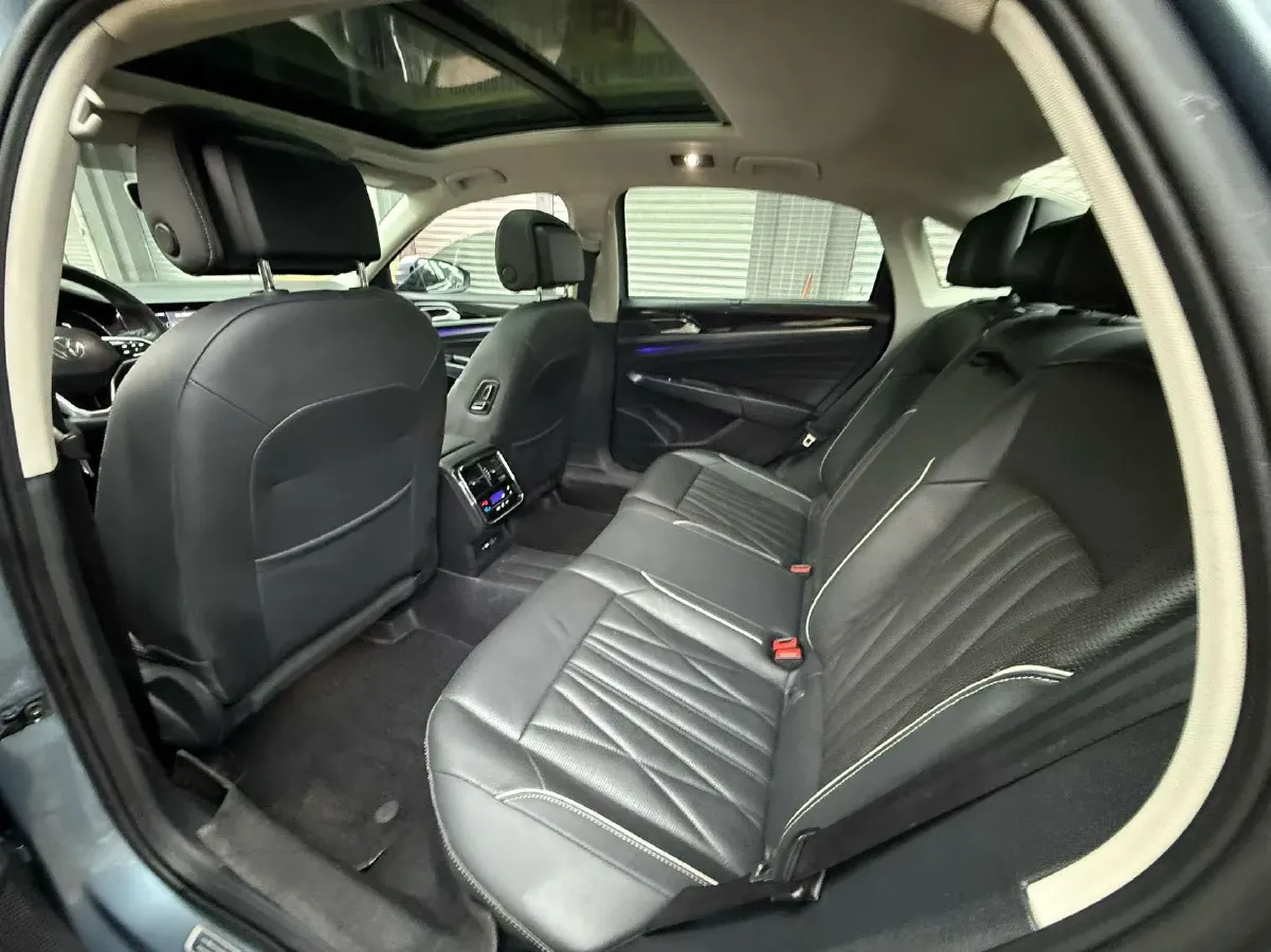 2021 Volkswagen Passat 2.0T 186HP L4 7DCT,autocango,china used car exporter,china ev exporter,chinese used car exporter,chinese used ev exporter