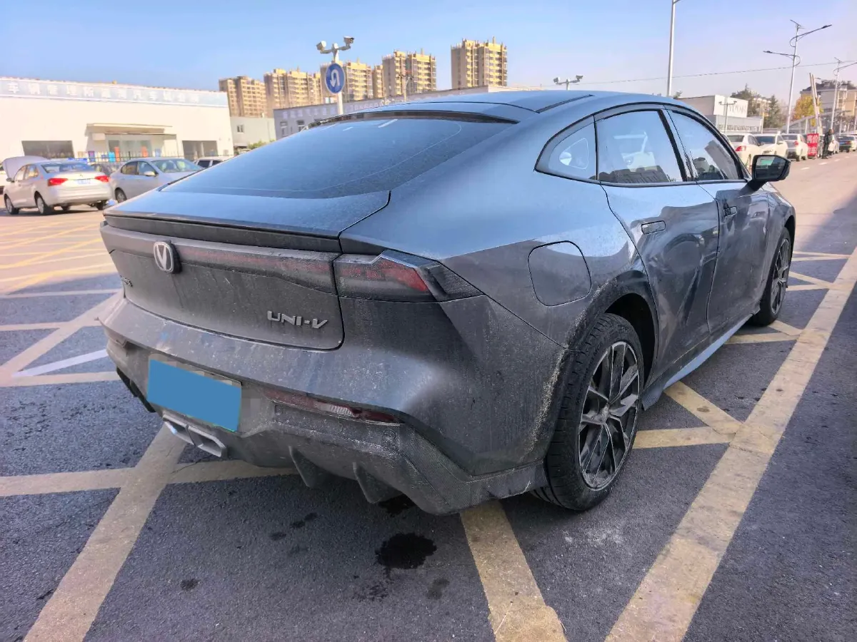 2024 ChangAn UNI-V iDD 1.5L 110HP L4 E-CVT PHEV 18.99KWH,autocango,china used car exporter,china ev exporter,chinese used car exporter,chinese used ev exporter