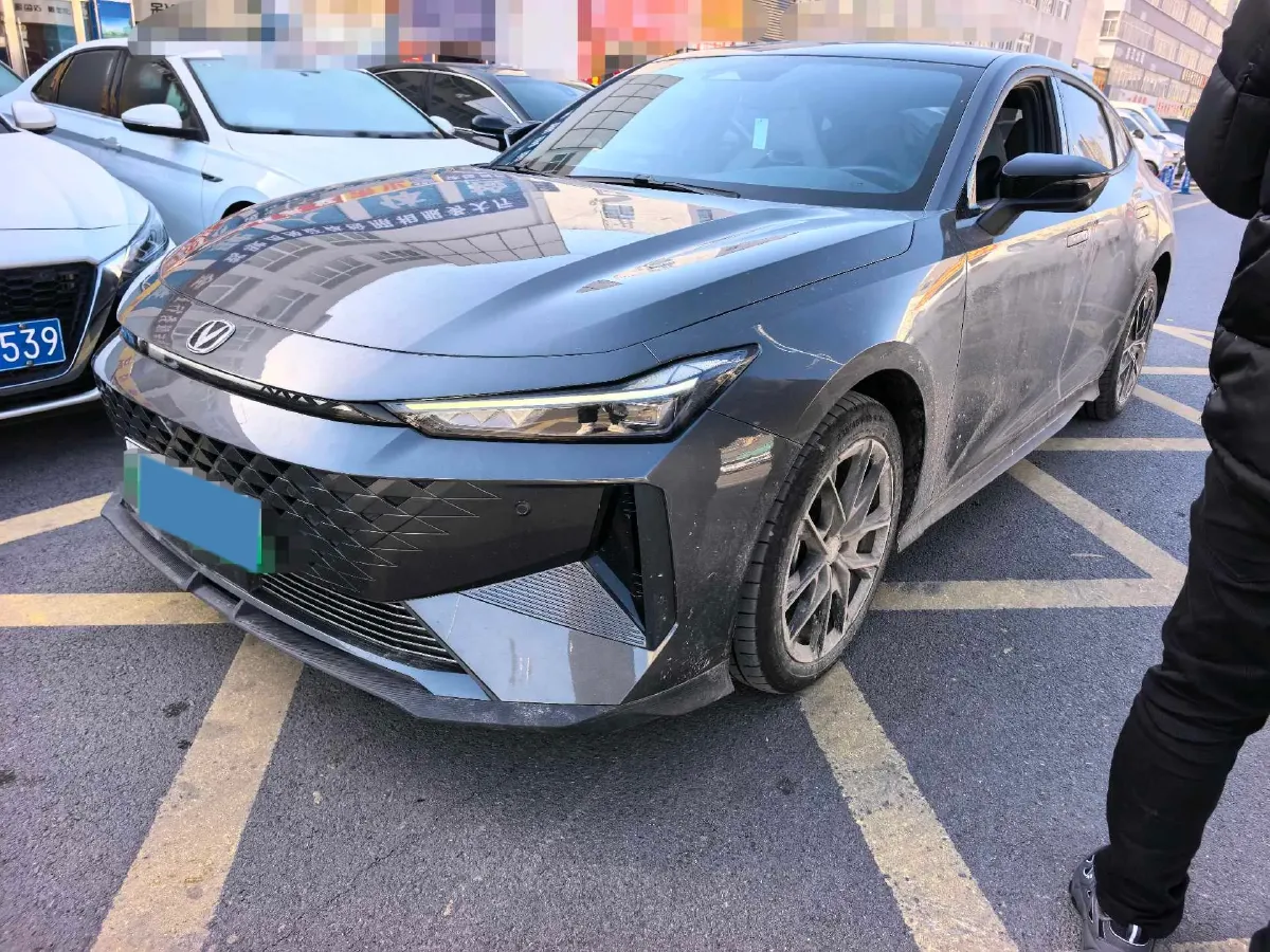 2024 ChangAn UNI-V iDD 1.5L 110HP L4 E-CVT PHEV 18.99KWH,autocango,china used car exporter,china ev exporter,chinese used car exporter,chinese used ev exporter