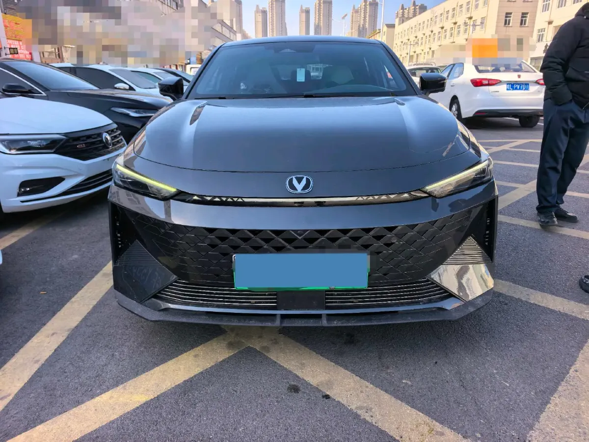 2024 ChangAn UNI-V iDD 1.5L 110HP L4 E-CVT PHEV 18.99KWH,autocango,china used car exporter,china ev exporter,chinese used car exporter,chinese used ev exporter
