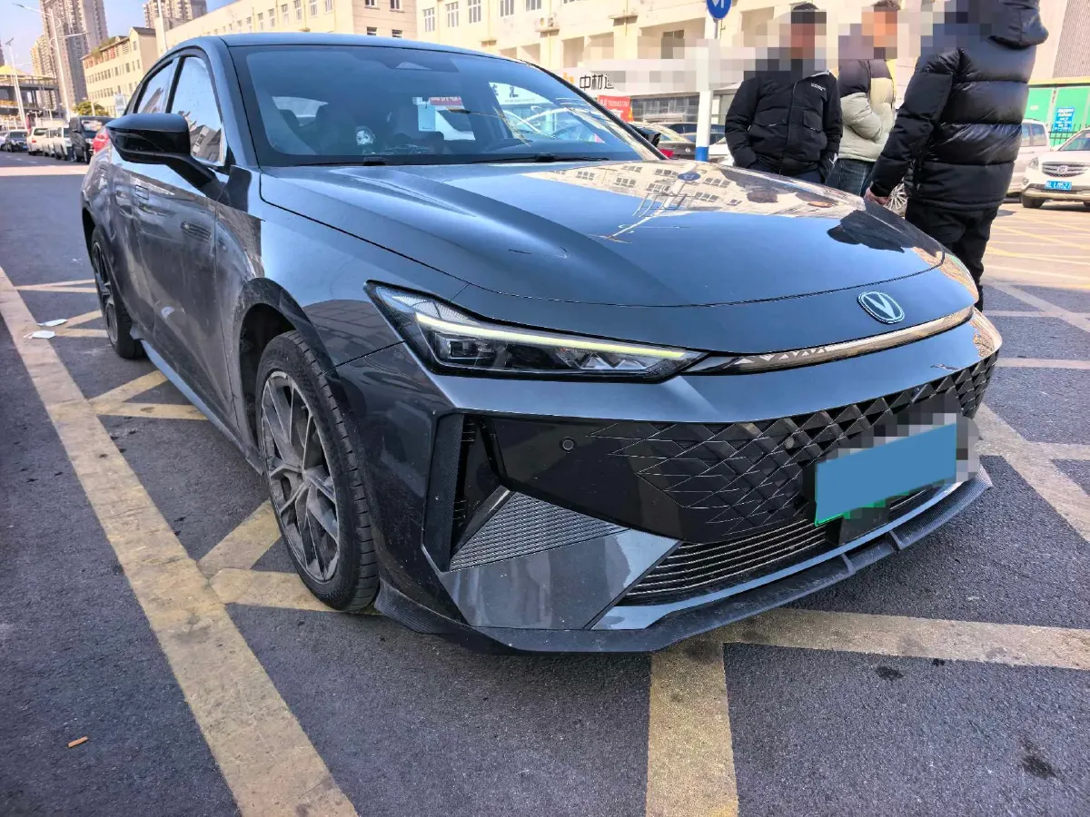 2024 ChangAn UNI-V iDD 1.5L 110HP L4 E-CVT PHEV 18.99KWH,autocango,china used car exporter,china ev exporter,chinese used car exporter,chinese used ev exporter