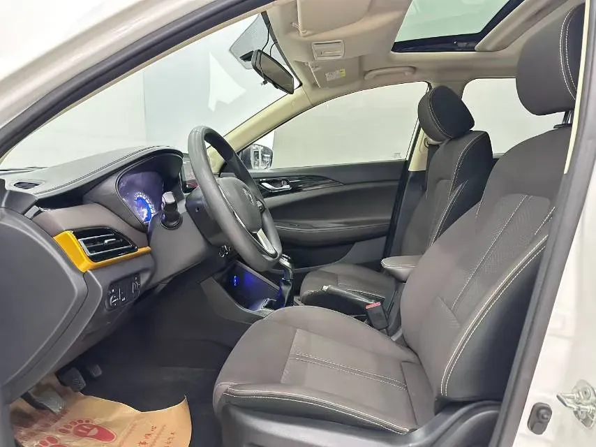 2019 ChangAn Eado DT 1.6L 125HP L4 5MT,autocango,china used car exporter,china ev exporter,chinese used car exporter,chinese used ev exporter