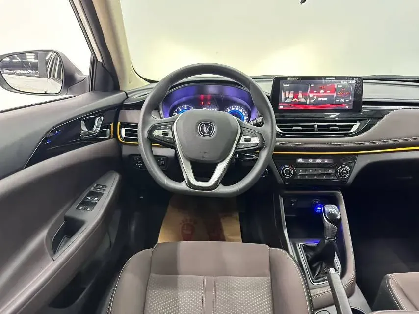 2019 ChangAn Eado DT 1.6L 125HP L4 5MT,autocango,china used car exporter,china ev exporter,chinese used car exporter,chinese used ev exporter