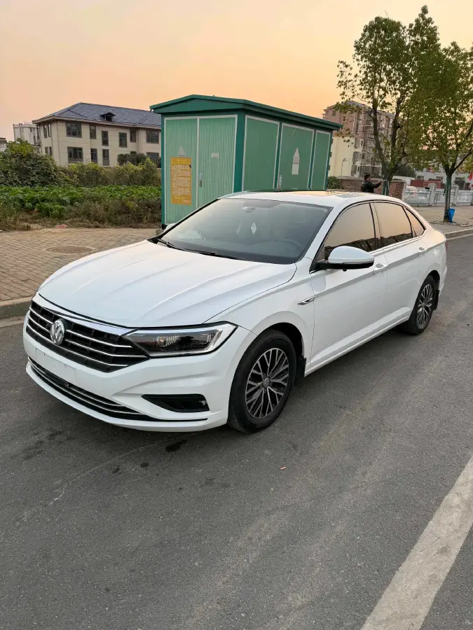 2021 Volkswagen Sagitar 1.2T 116HP L4 7DCT