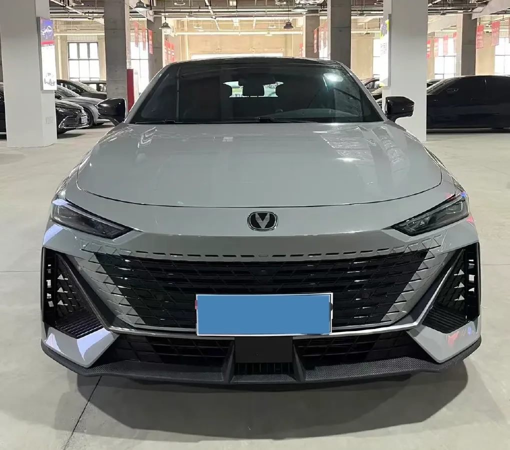 2022 ChangAn UNI-V 1.5T 188HP L4 7DCT,autocango,china used car exporter,china ev exporter,chinese used car exporter,chinese used ev exporter