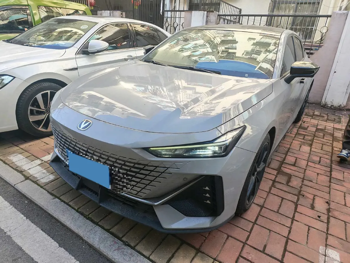 2022 ChangAn UNI-V 1.5T 188HP L4 7DCT,autocango,china used car exporter,china ev exporter,chinese used car exporter,chinese used ev exporter