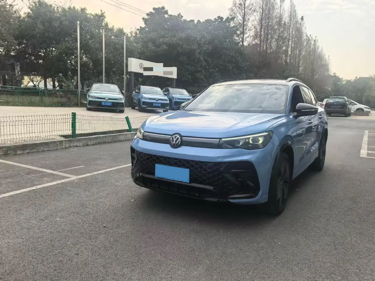 2024 Volkswagen Tiguan L 2.0T 220HP L4 7DCT