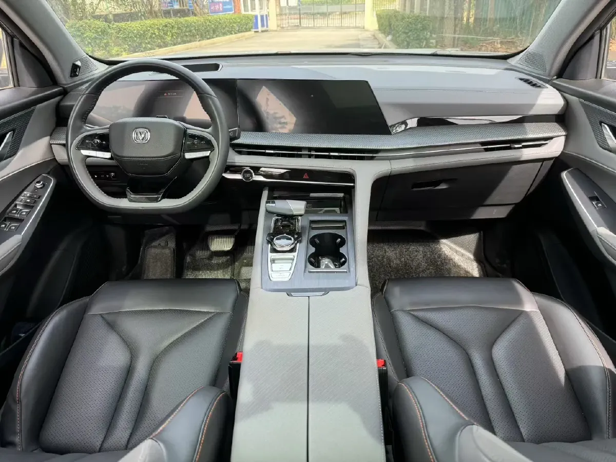 2022 ChangAn CS75 Plus 1.5T 188HP L4 8AT,autocango,china used car exporter,china ev exporter,chinese used car exporter,chinese used ev exporter