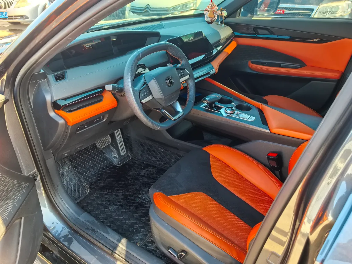 2023 ChangAn UNI-V 1.5T 188HP L4 7DCT,autocango,china used car exporter,china ev exporter,chinese used car exporter,chinese used ev exporter