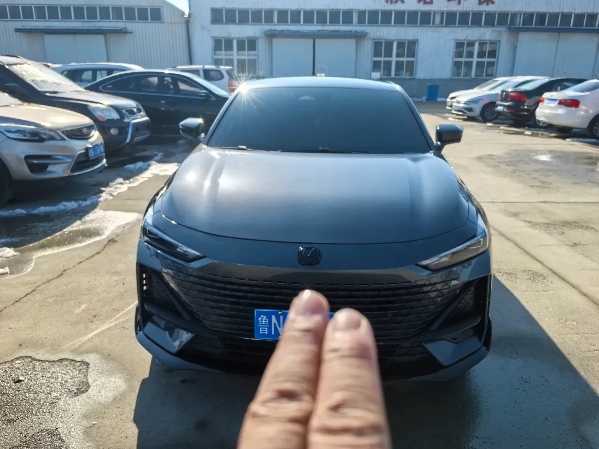 2023 ChangAn UNI-V 1.5T 188HP L4 7DCT,autocango,china used car exporter,china ev exporter,chinese used car exporter,chinese used ev exporter