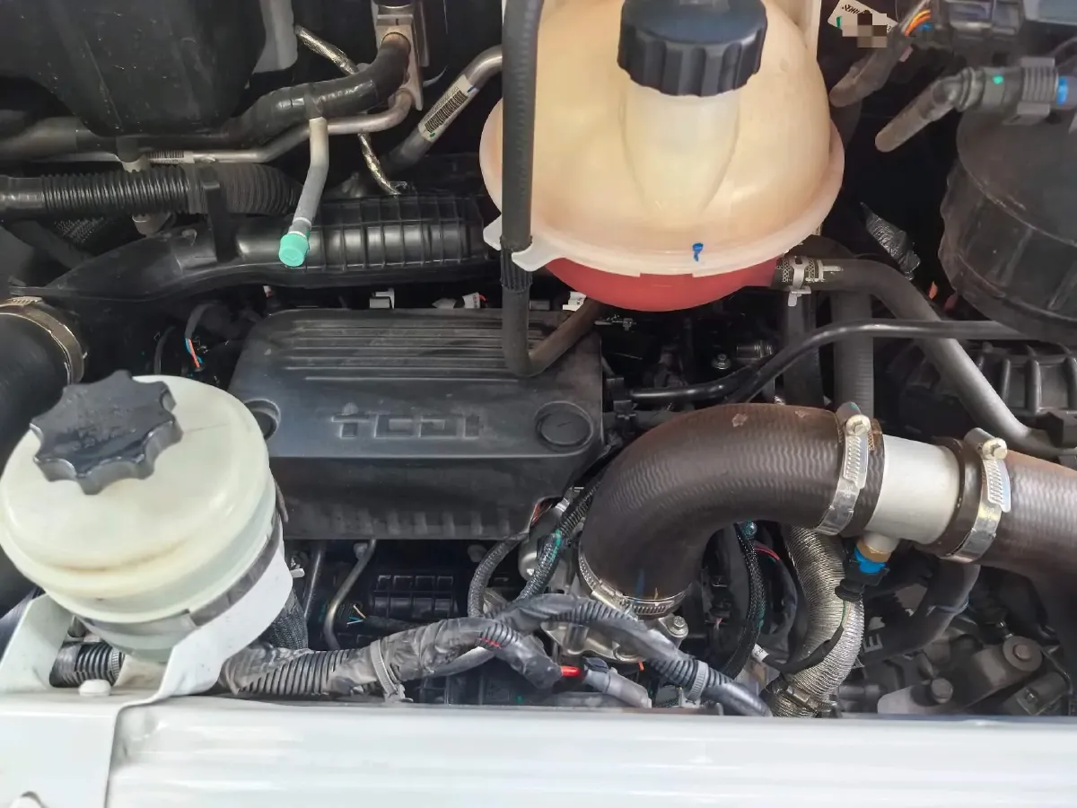 2024 MAXUS XinTu V80 2.0T 147HP L4 6MT,autocango,china used car exporter,china ev exporter,chinese used car exporter,chinese used ev exporter