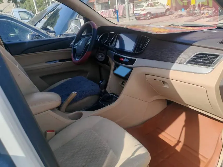 2019 BaoJun 730 1.5T 147HP L4 6MT,autocango,china used car exporter,china ev exporter,chinese used car exporter,chinese used ev exporter