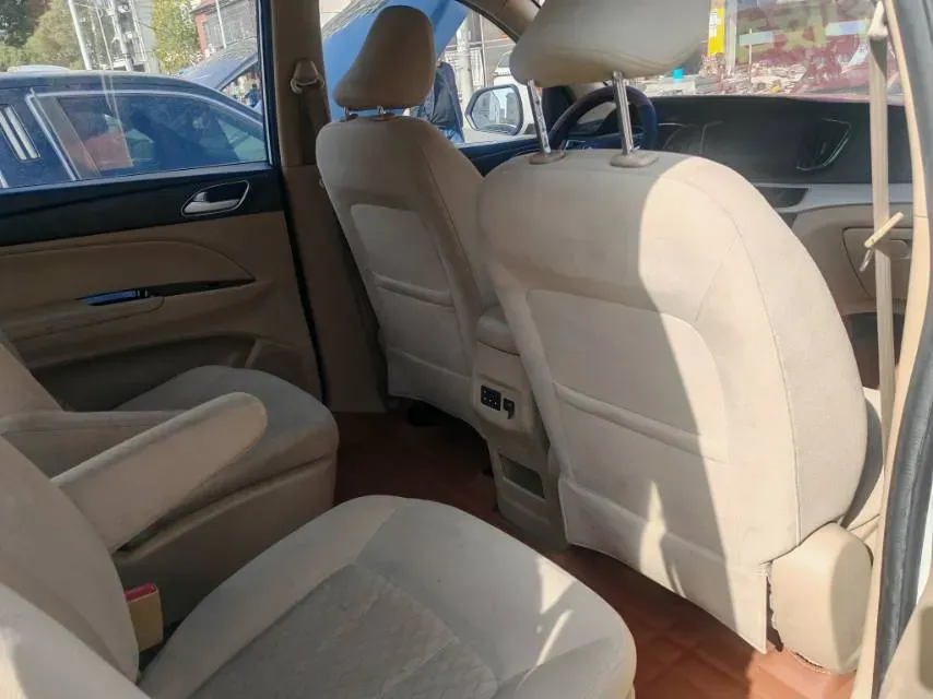 2019 BaoJun 730 1.5T 147HP L4 6MT,autocango,china used car exporter,china ev exporter,chinese used car exporter,chinese used ev exporter