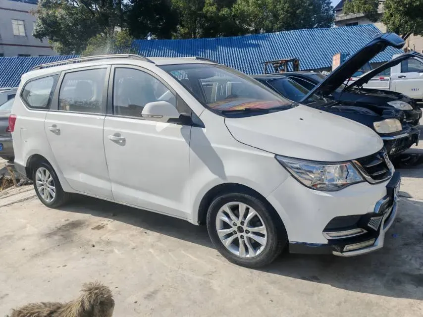 2019 BaoJun 730 1.5T 147HP L4 6MT,autocango,china used car exporter,china ev exporter,chinese used car exporter,chinese used ev exporter