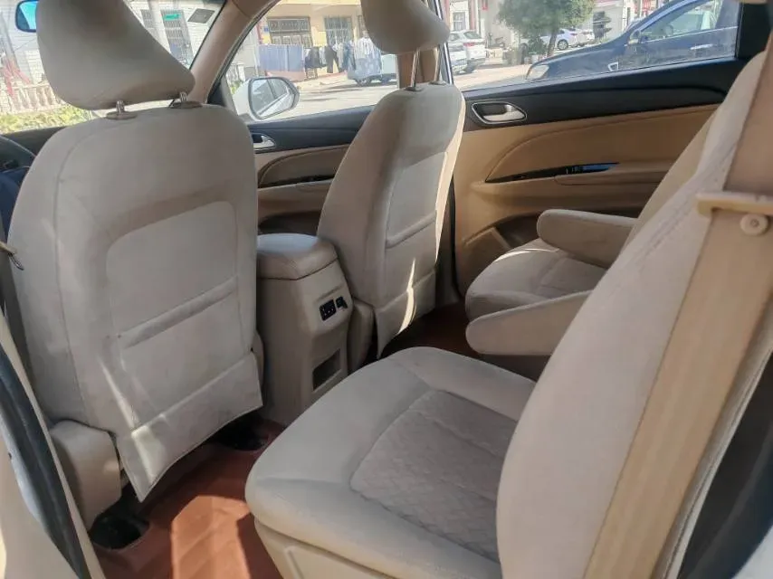 2019 BaoJun 730 1.5T 147HP L4 6MT,autocango,china used car exporter,china ev exporter,chinese used car exporter,chinese used ev exporter