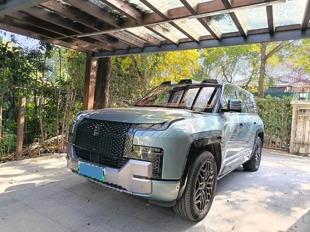 2023 YangWang U8 2.0T 272HP L4 REEV 49.05KWH