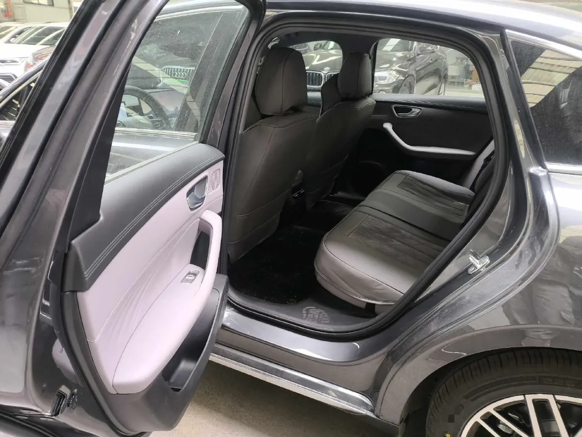 2025 Roewe M7 DMH 1.5L 112HP L4 1DHT PHEV,autocango,china used car exporter,china ev exporter,chinese used car exporter,chinese used ev exporter