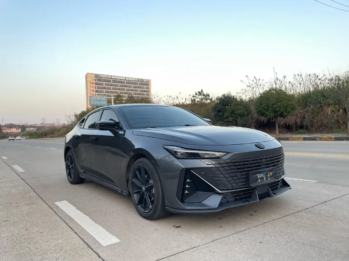 2023 ChangAn UNI-V 1.5T 188HP L4 7DCT,autocango,china used car exporter,china ev exporter,chinese used car exporter,chinese used ev exporter