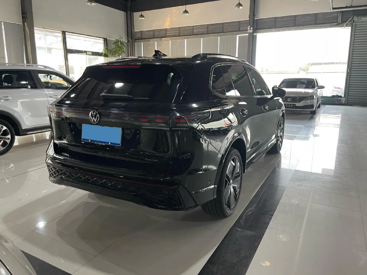 2024 Volkswagen Tiguan L 2.0T 220HP L4 7DCT,autocango,china used car exporter,china ev exporter,chinese used car exporter,chinese used ev exporter