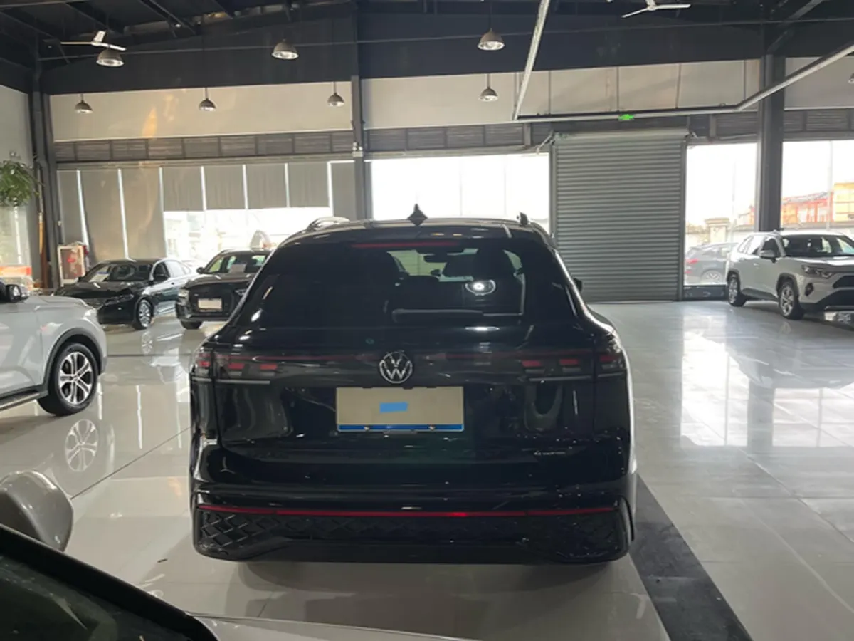 2024 Volkswagen Tiguan L 2.0T 220HP L4 7DCT,autocango,china used car exporter,china ev exporter,chinese used car exporter,chinese used ev exporter