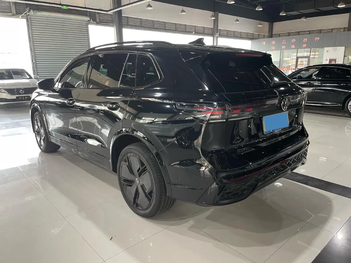 2024 Volkswagen Tiguan L 2.0T 220HP L4 7DCT,autocango,china used car exporter,china ev exporter,chinese used car exporter,chinese used ev exporter
