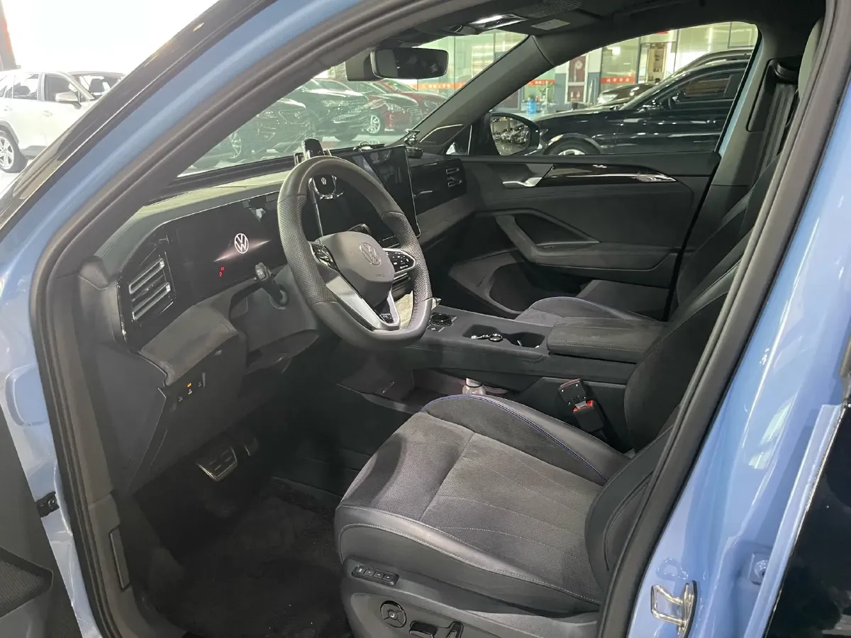 2024 Volkswagen Tiguan L 2.0T 220HP L4 7DCT,autocango,china used car exporter,china ev exporter,chinese used car exporter,chinese used ev exporter