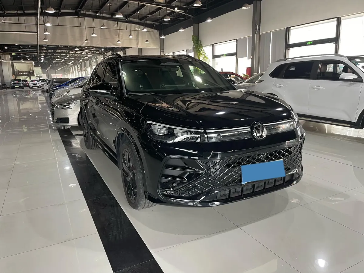 2024 Volkswagen Tiguan L 2.0T 220HP L4 7DCT,autocango,china used car exporter,china ev exporter,chinese used car exporter,chinese used ev exporter
