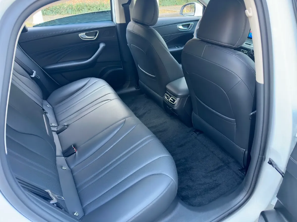 2025 Roewe D7 1.5L 112HP L4 1DHT PHEV 19.7KWH,autocango,china used car exporter,china ev exporter,chinese used car exporter,chinese used ev exporter