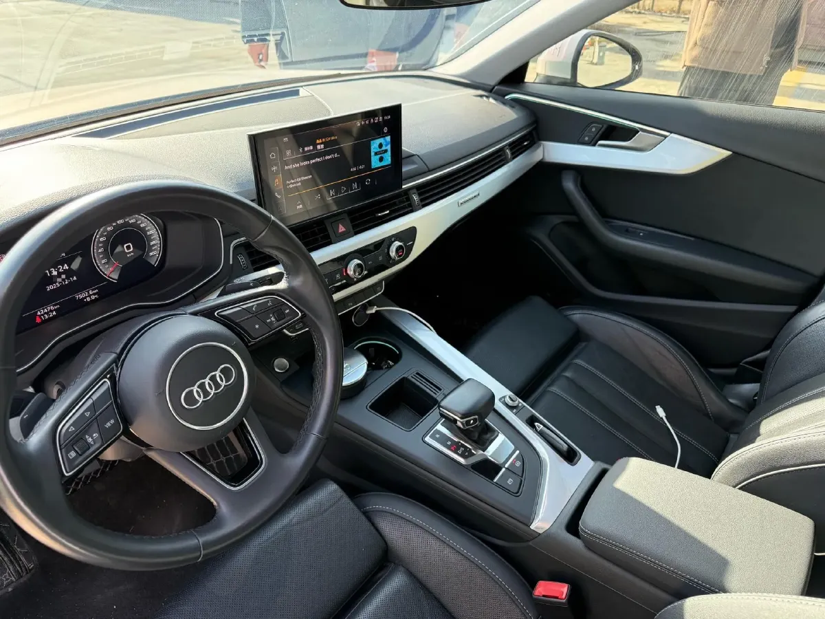 2022 Audi A4L 2.0T 190HP L4 7DCT,autocango,china used car exporter,china ev exporter,chinese used car exporter,chinese used ev exporter