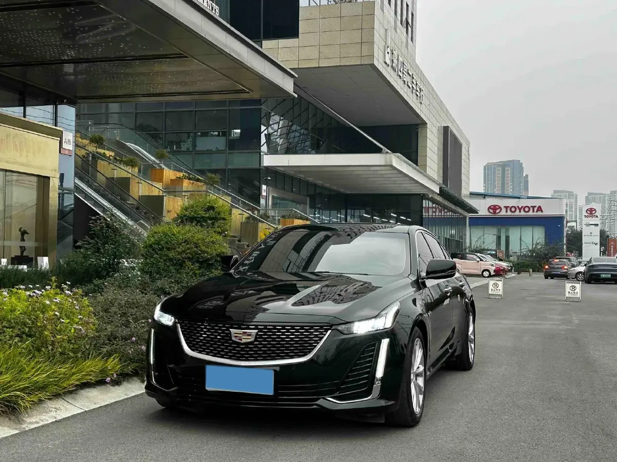 2023 Cadillac CT5 2.0T 237HP L4 10AT