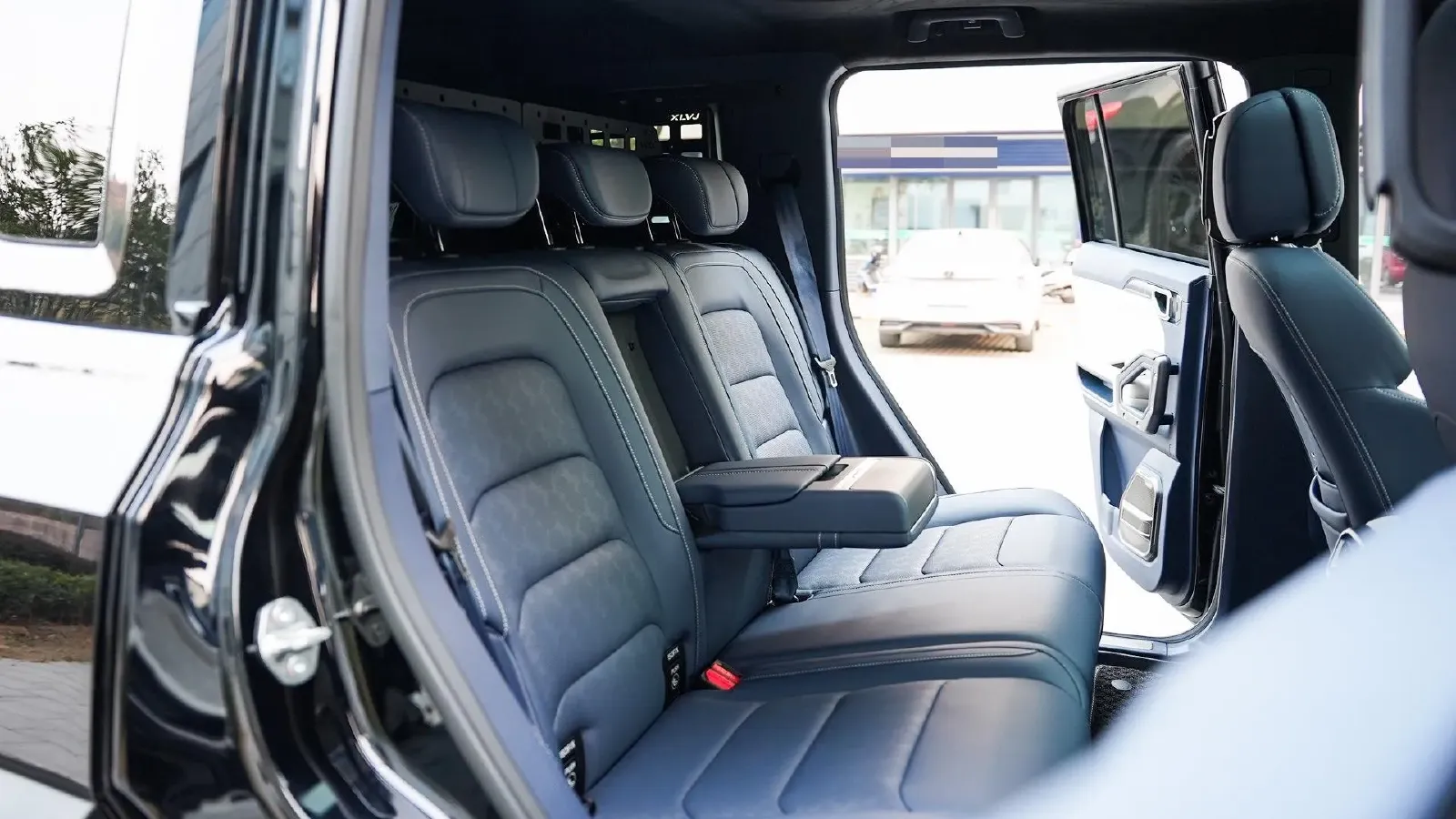 2024 Jetour ShanHai TravellerC-DM 1.5T 156HP L4 3DHT PHEV 43.24KWH,autocango,china used car exporter,china ev exporter,chinese used car exporter,chinese used ev exporter