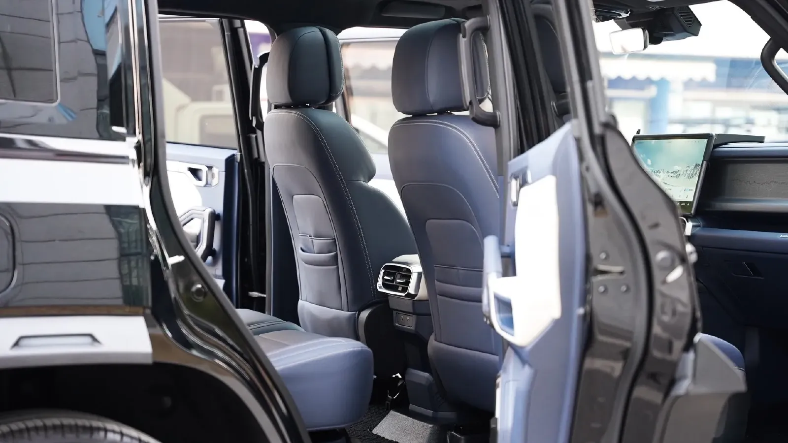 2024 Jetour ShanHai TravellerC-DM 1.5T 156HP L4 3DHT PHEV 43.24KWH,autocango,china used car exporter,china ev exporter,chinese used car exporter,chinese used ev exporter