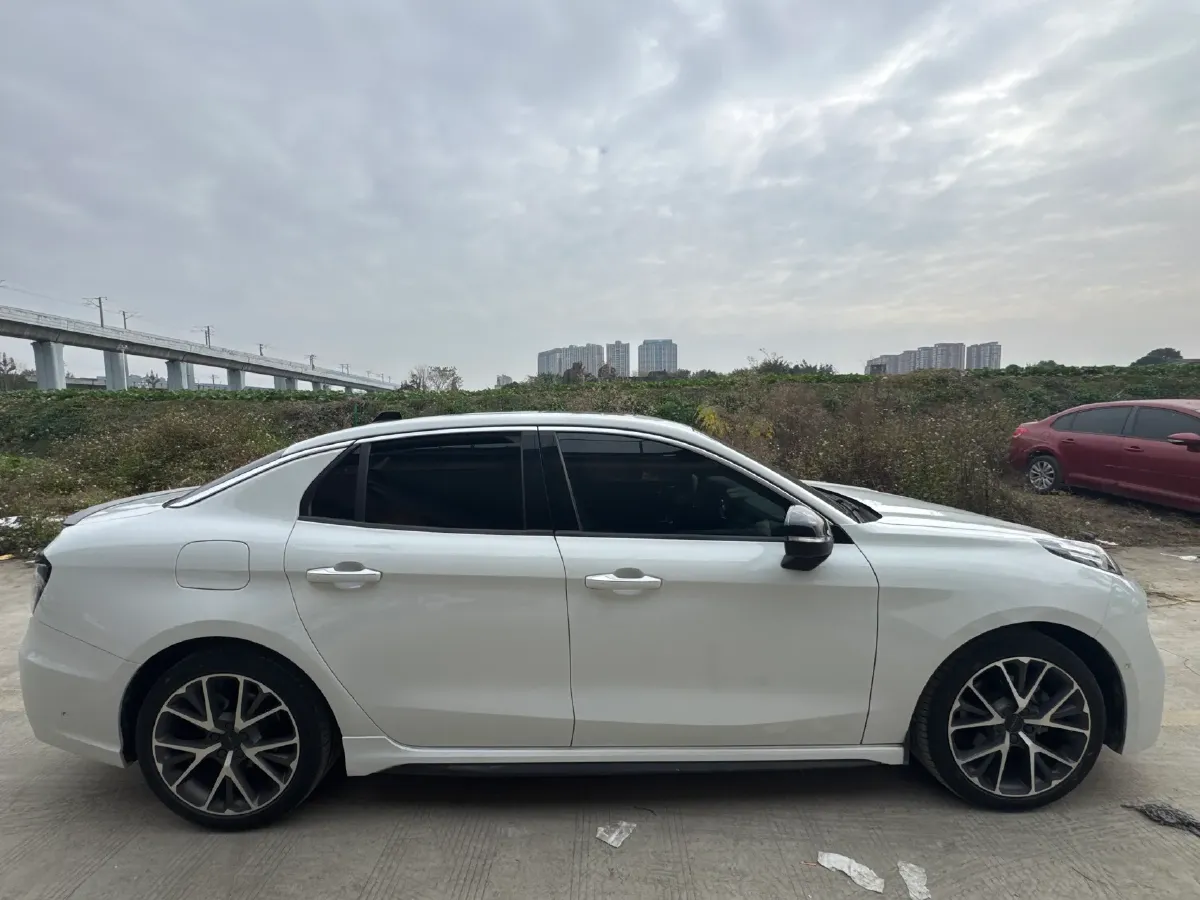 2019 Qoros 5 1.6T 197HP L4 7DCT,autocango,china used car exporter,china ev exporter,chinese used car exporter,chinese used ev exporter