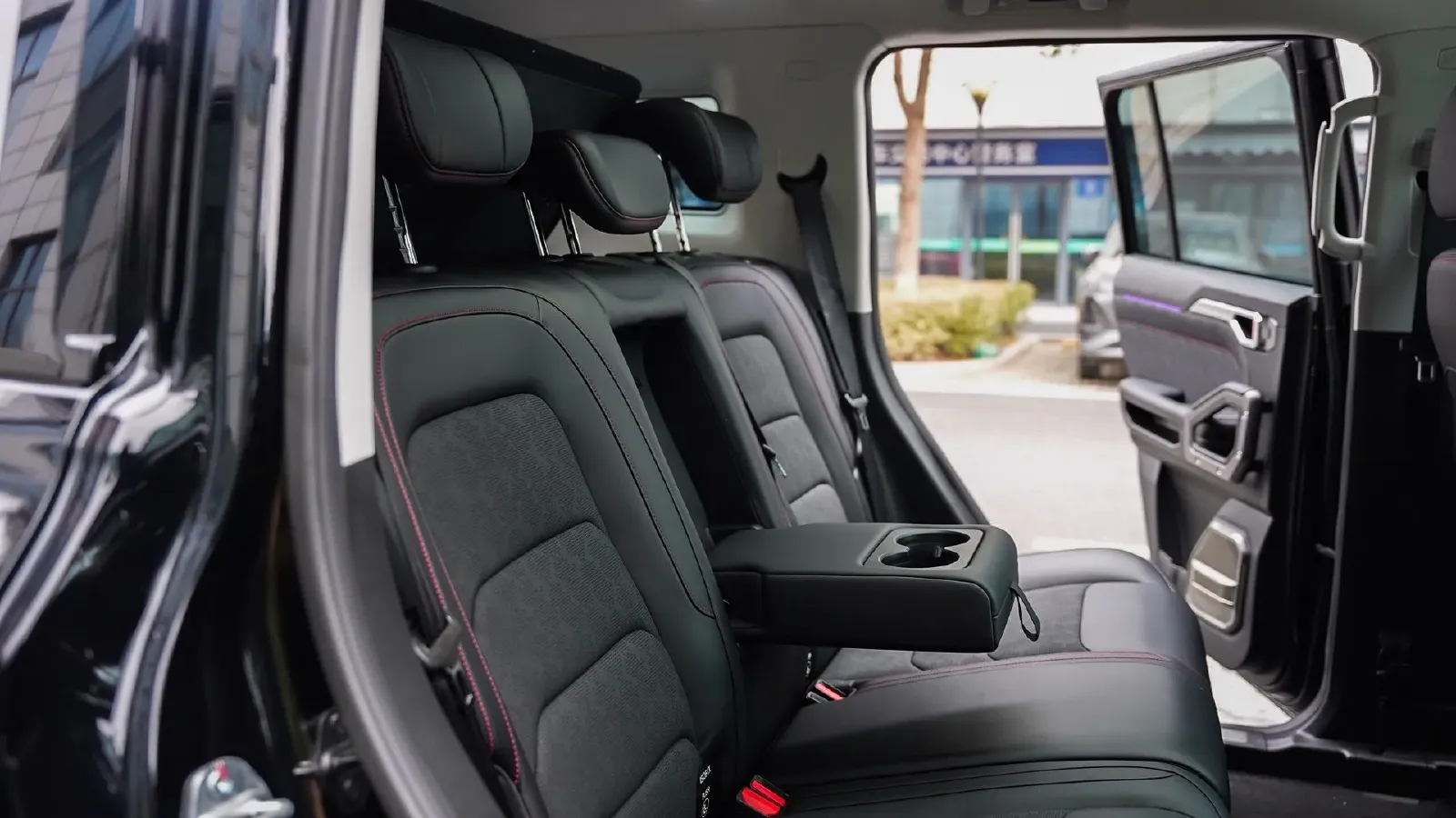 2025 Jetour Traveller 2.0T 254HP L4 7DCT,autocango,china used car exporter,china ev exporter,chinese used car exporter,chinese used ev exporter