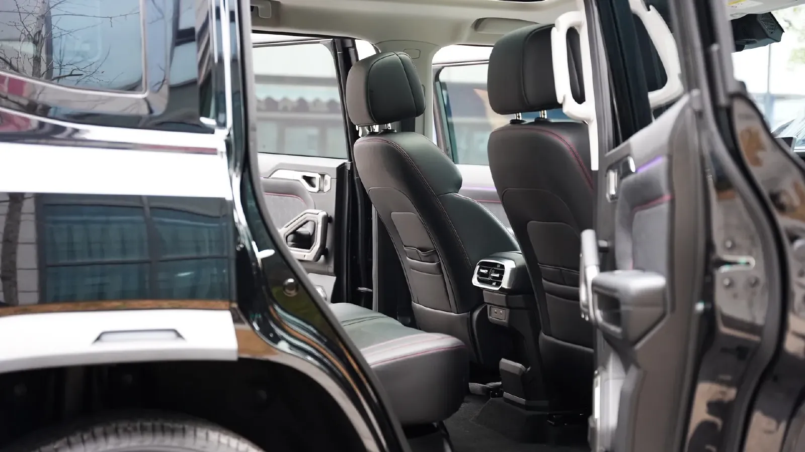 2025 Jetour Traveller 2.0T 254HP L4 7DCT,autocango,china used car exporter,china ev exporter,chinese used car exporter,chinese used ev exporter