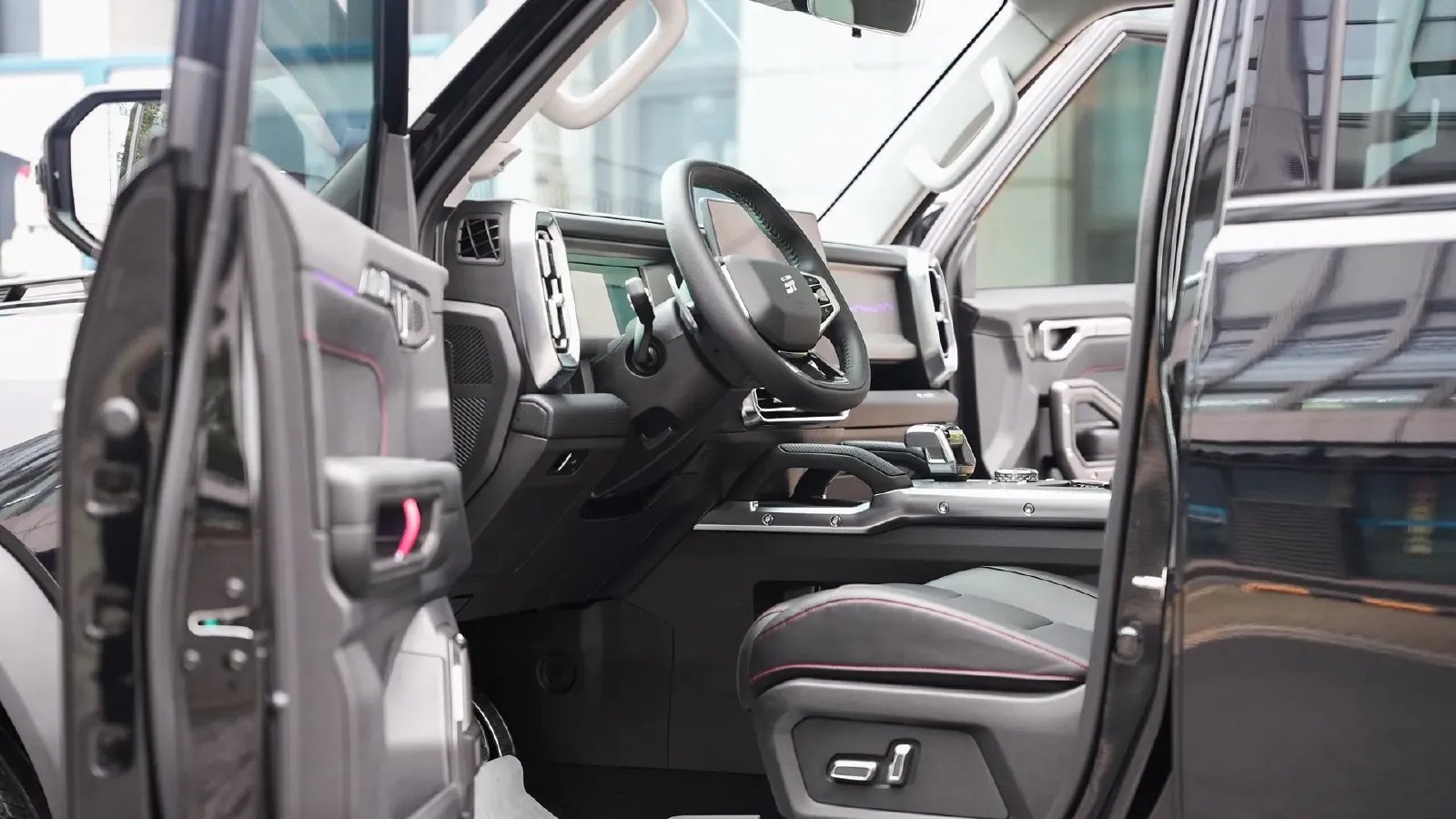 2025 Jetour Traveller 2.0T 254HP L4 7DCT,autocango,china used car exporter,china ev exporter,chinese used car exporter,chinese used ev exporter